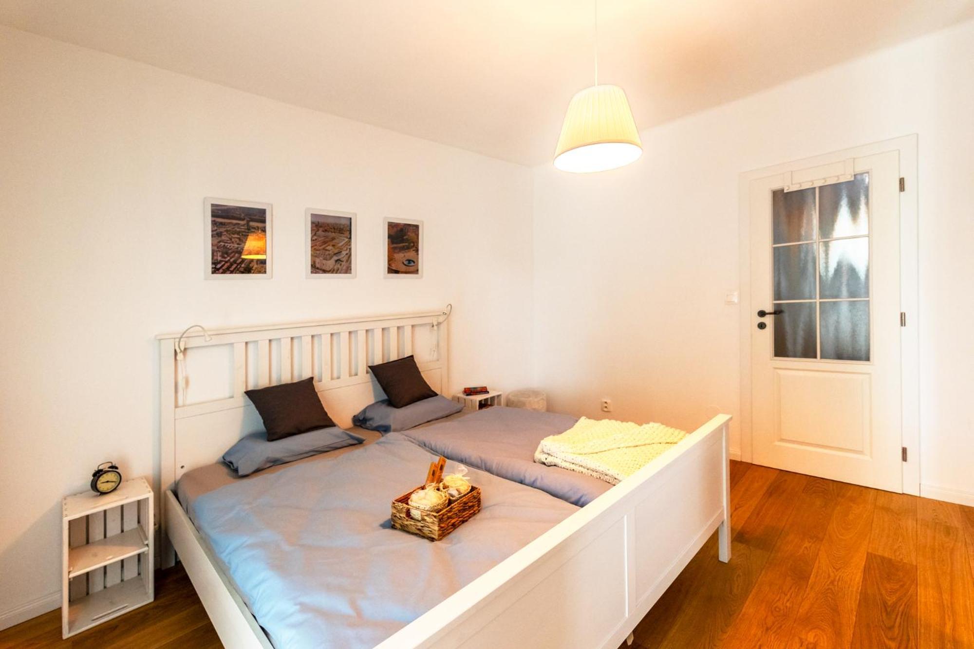 Quiet Apartment In New City Center, Nivy Братислава Екстер'єр фото