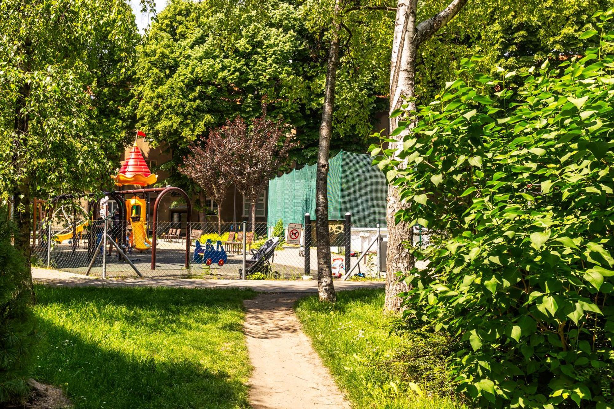 Quiet Apartment In New City Center, Nivy Братислава Екстер'єр фото